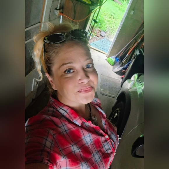 Meet your Posher, Cassandra - Picture 2 of 6